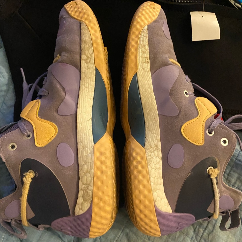 Adidas Harden Volume 6 Size9.5 View 4